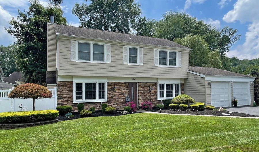 162 Ivy Hill Dr, Aberdeen, NJ 07747 - 3 Beds, 3 Bath