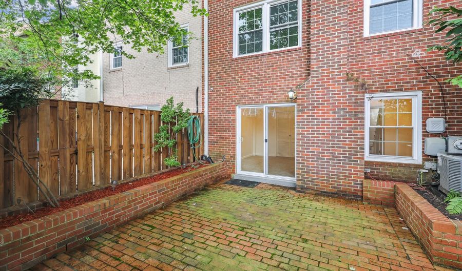 8366 GLASTONBURY Ct, Annandale, VA 22003 - 3 Beds, 3 Bath