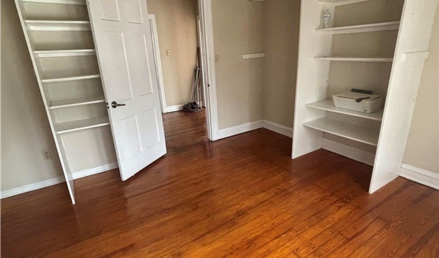 900 E 2nd St, Alice, TX 78332 - 5 Beds, 2 Bath