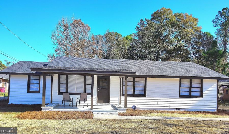 336 Brobston St, Baxley, GA 31513 - 4 Beds, 2 Bath