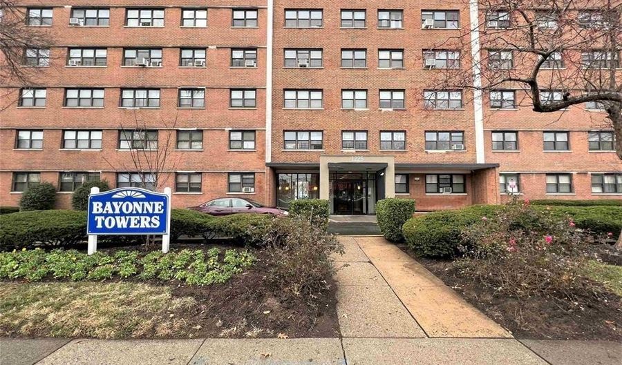 1225 Kennedy Boulevard 1F, Bayonne, NJ 07002 - 1 Beds, 1 Bath