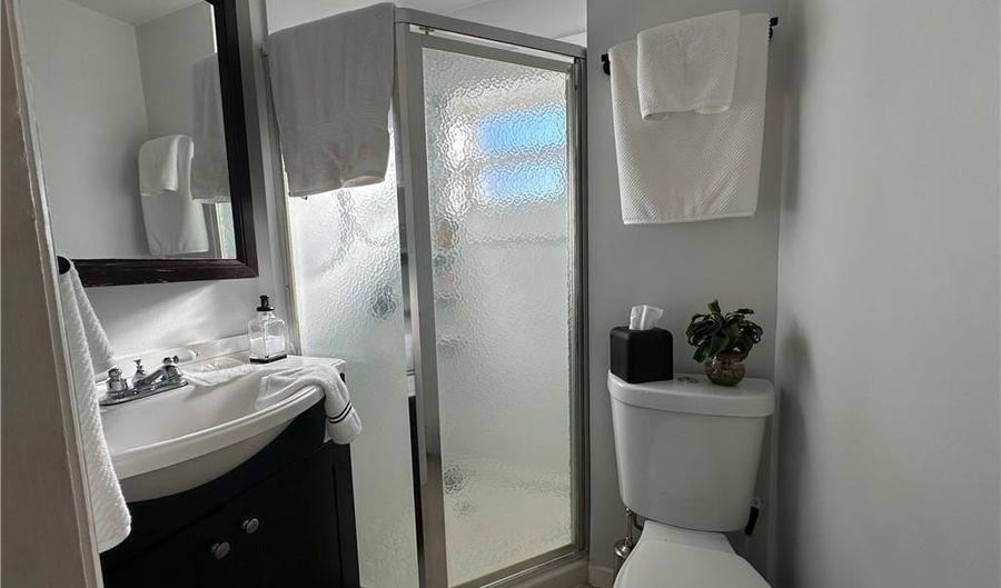 5 Record St 2B, Newport, RI 02840 - 1 Beds, 1 Bath