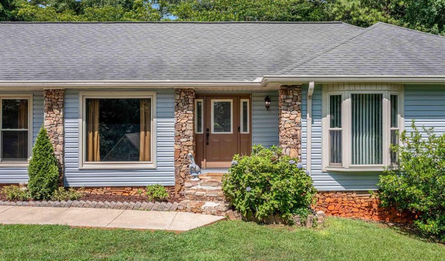 805 PINEDALE Ct, Anniston, AL 36207 - 4 Beds, 3 Bath