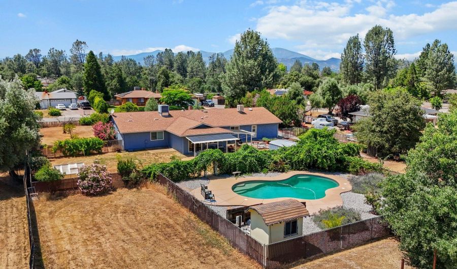6999 Cowan Ct, Anderson, CA 96007 - 3 Beds, 2 Bath