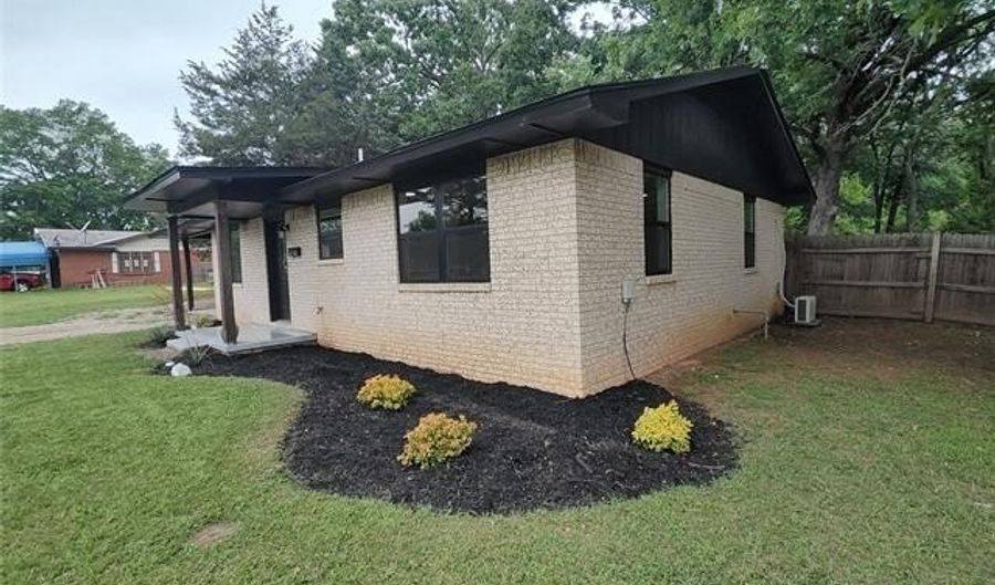 515 NE 6th St, Antlers, OK 74523 - 2 Beds, 2 Bath