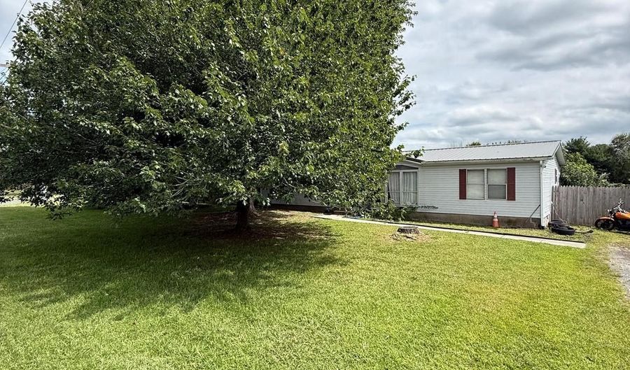 2418 SEENEYTOWN Rd, Dover, DE 19904 - 3 Beds, 2 Bath