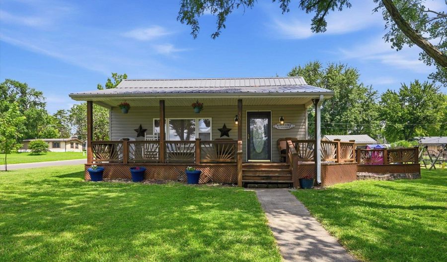 331 W 8th St, Alma, KS 66401 - 3 Beds, 2 Bath
