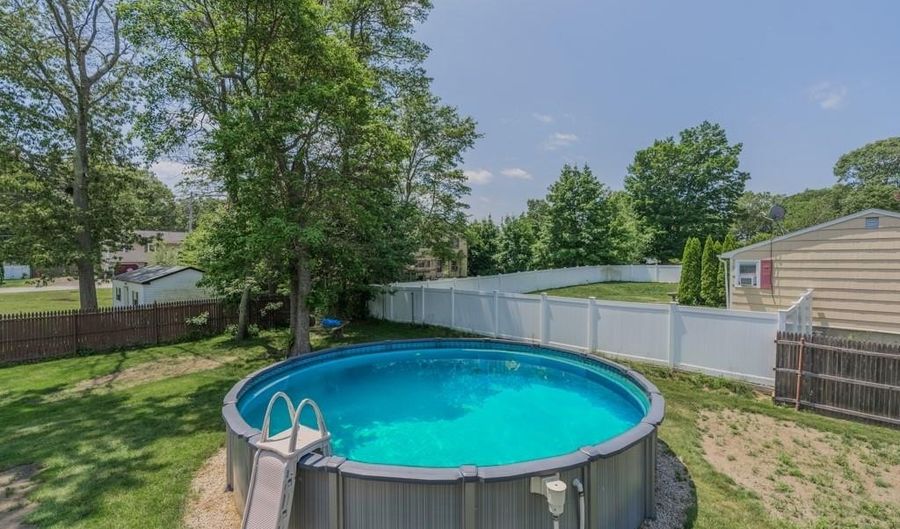 136 Youngs Ave, Coventry, RI 02816 - 3 Beds, 3 Bath