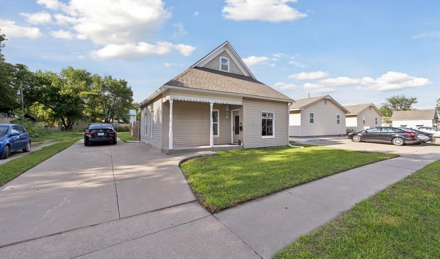 330 E Main, Augusta, KS 67010 - 3 Beds, 1 Bath