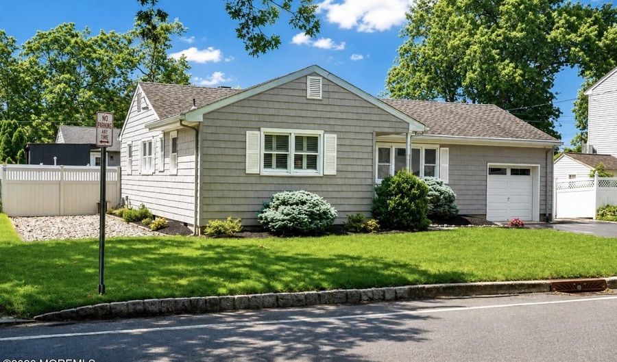 644 Berkeley Ave, Beachwood, NJ 08722 - 3 Beds, 2 Bath