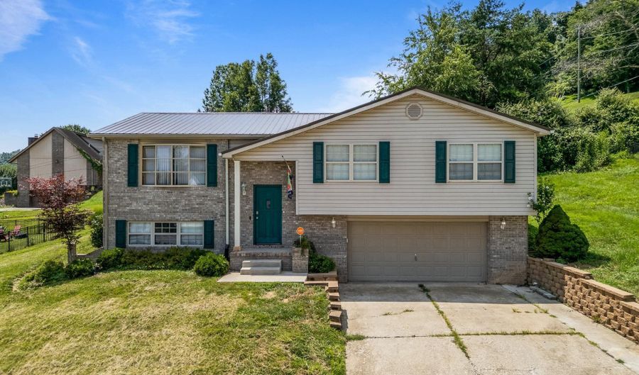56 Regal Oaks, Barboursville, WV 25504 - 3 Beds, 3 Bath