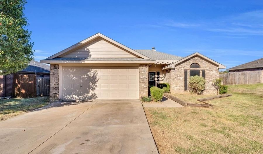 203 Cheyenne Trl, Alvarado, TX 76009 - 3 Beds, 2 Bath