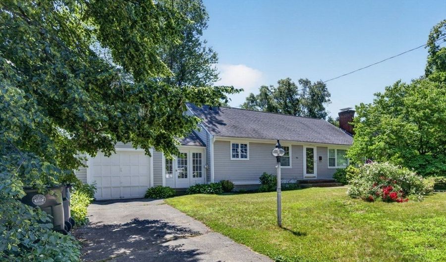 90 Lowell St, Andover, MA 01810 - 3 Beds, 1 Bath