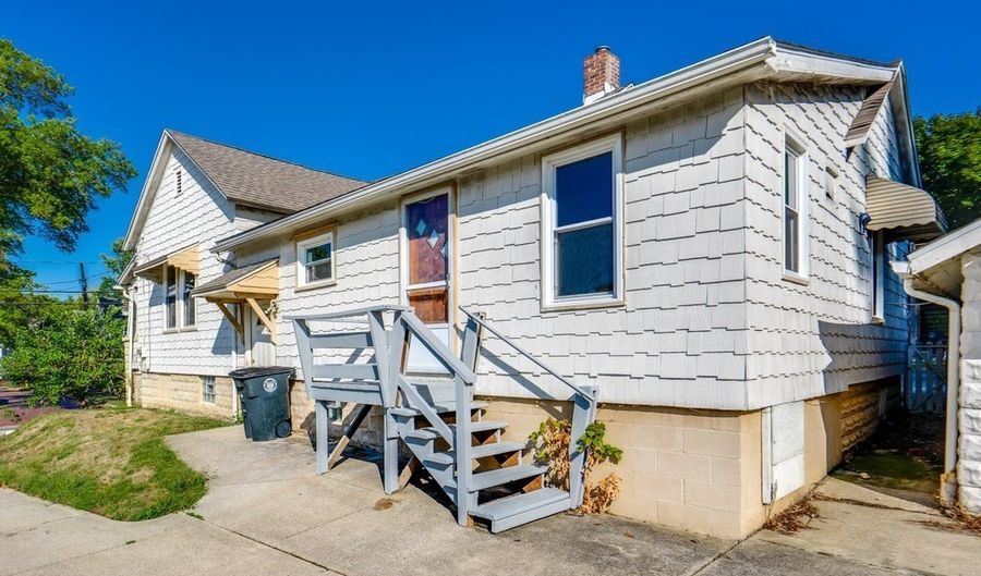 491 Allyn St, Akron, OH 44304 - 3 Beds, 1 Bath