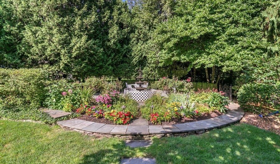 50 Abrams Rd, Cheshire, CT 06410 - 4 Beds, 3 Bath