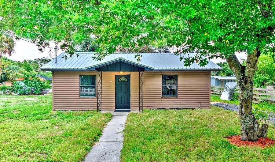 131 WIGGINS Ave, Avon Park, FL 33825 - 2 Beds, 1 Bath
