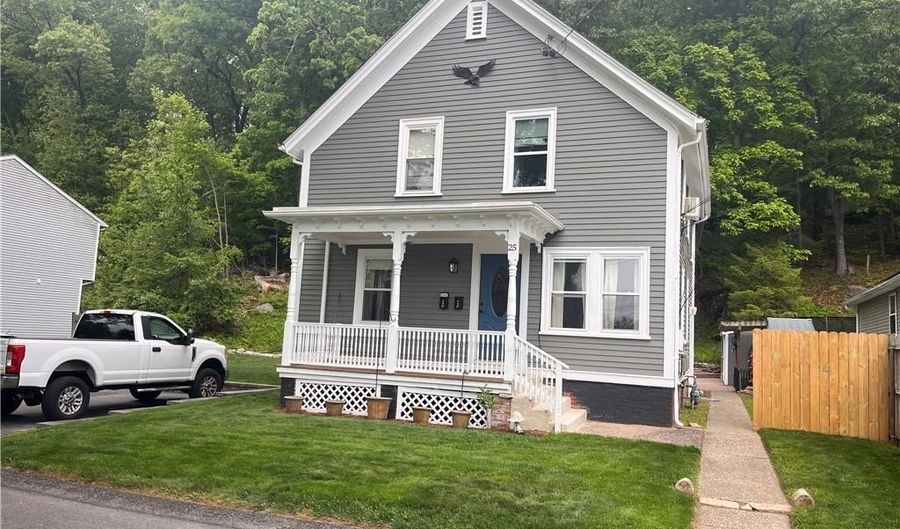 25 Earl St, Lincoln, RI 02865 - 3 Beds, 2 Bath