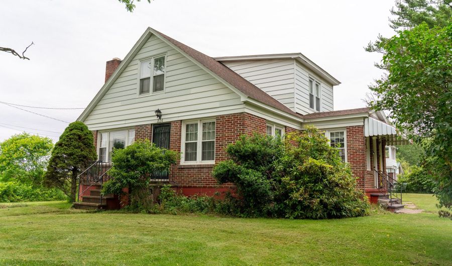 234 Log City Rd, Amsterdam, NY 12010 - 5 Beds, 3 Bath
