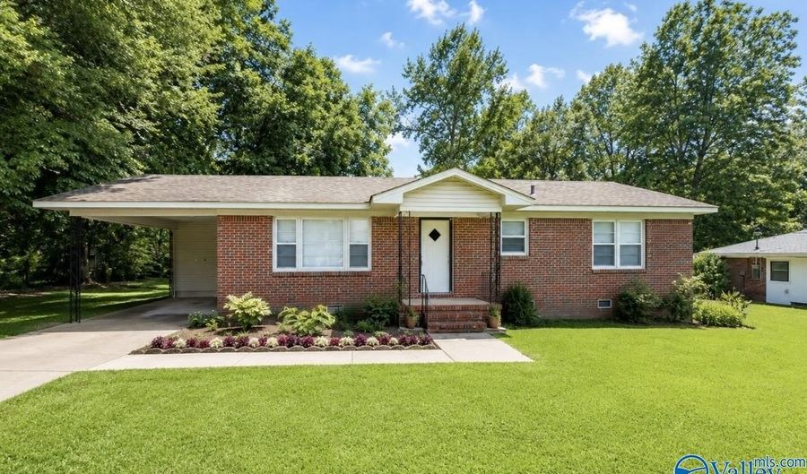 407 Pecan St, Albertville, AL 35950 - 3 Beds, 2 Bath