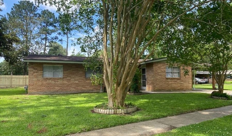 8082 Sholar Dr, Baton Rouge, LA 70809 - 3 Beds, 2 Bath