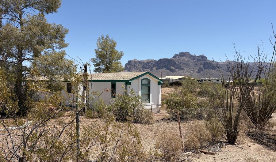 325 N Hilton Rd, Apache Junction, AZ 85119 - 3 Beds, 2 Bath