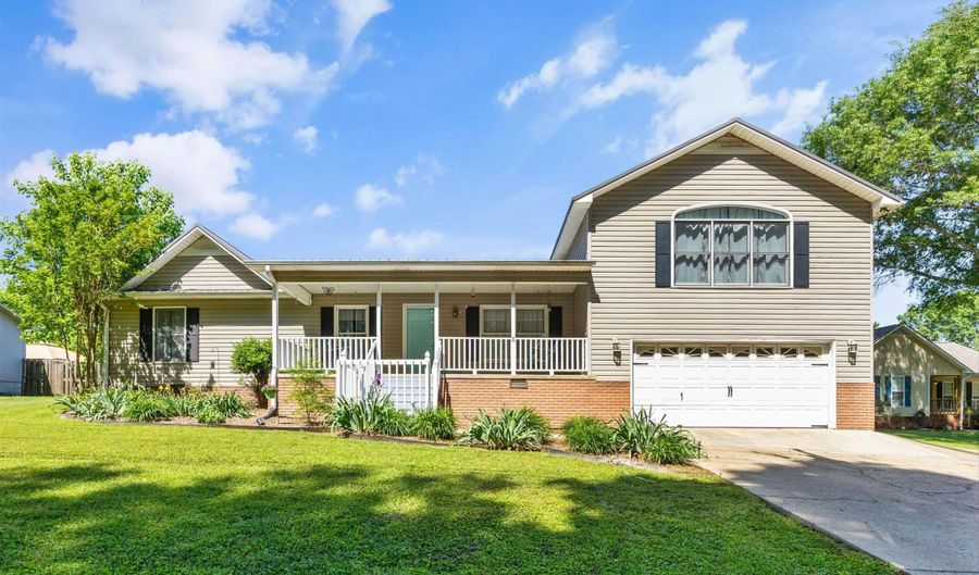 525 10th St, Arab, AL 35016 - 4 Beds, 3 Bath