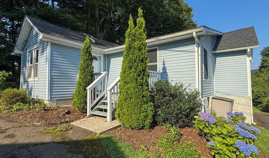 51 Vista Ave, Danbury, CT 06811 - 3 Beds, 1 Bath