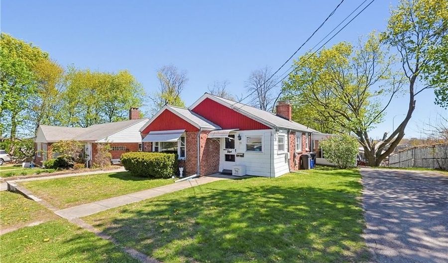 35 N Long St, Johnston, RI 02919 - 3 Beds, 1 Bath