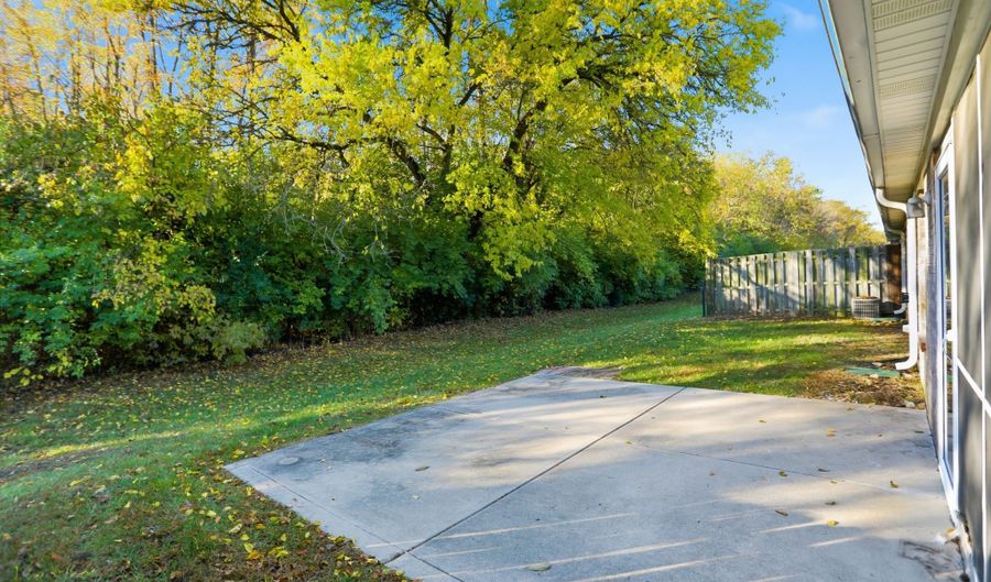 545 Moonglow Ln, Indianapolis, IN 46217 - 2 Beds, 2 Bath