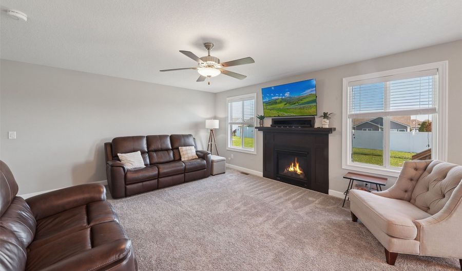 2301 NW Beechwood St, Ankeny, IA 50023 - 4 Beds, 3 Bath