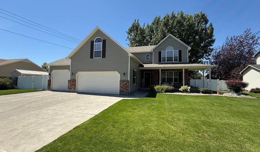 4070 Nathan Dr, Idaho Falls, ID 83404 - 5 Beds, 4 Bath