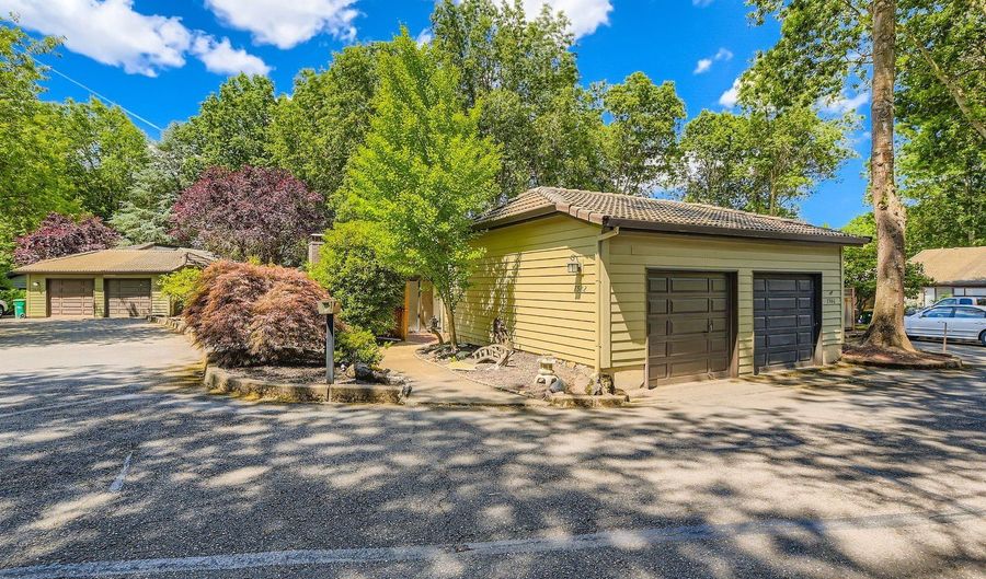 7582 SW CRESMOOR Dr, Beaverton, OR 97008 - 2 Beds, 2 Bath
