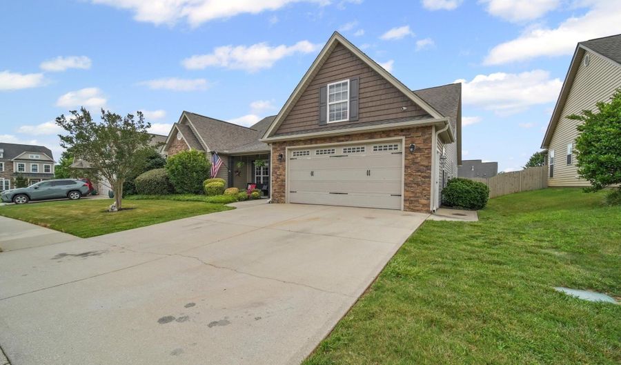 109 Dewfield Ln, Boiling Springs, SC 29316 - 4 Beds, 3 Bath