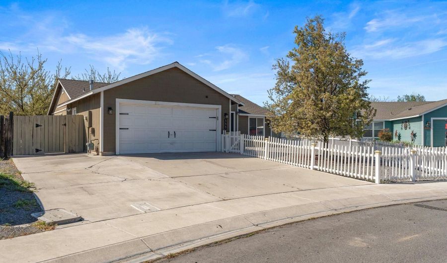 111 Shadow Mountain Dr, Fernley, NV 89408 - 3 Beds, 2 Bath