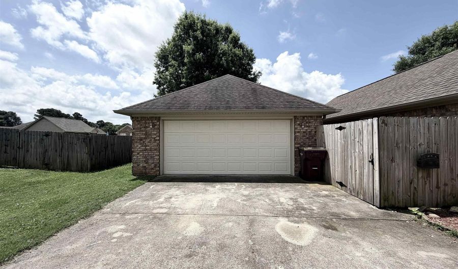 16874 Raspberry Ln, Athens, AL 35613 - 4 Beds, 3 Bath
