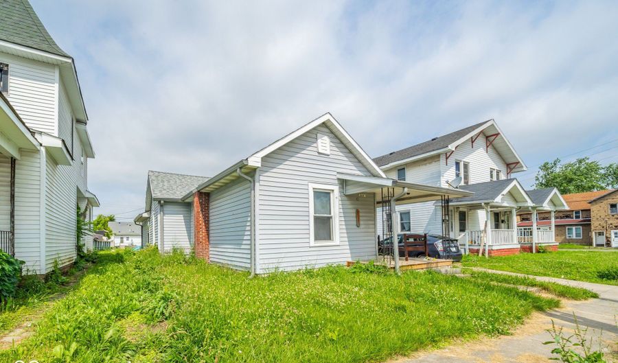 2111 Central Ave, Anderson, IN 46016 - 3 Beds, 1 Bath