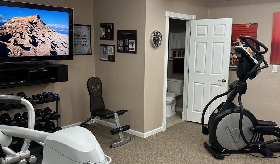 205 S 26th, Artesia, NM 88210 - 4 Beds, 6 Bath