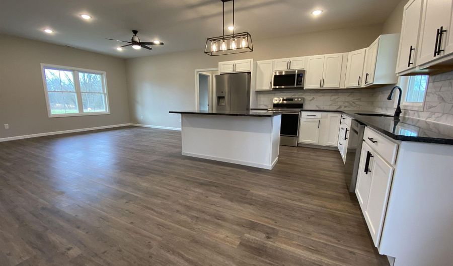 10 Trinton Ave, Bedford, IN 47421 - 3 Beds, 2 Bath