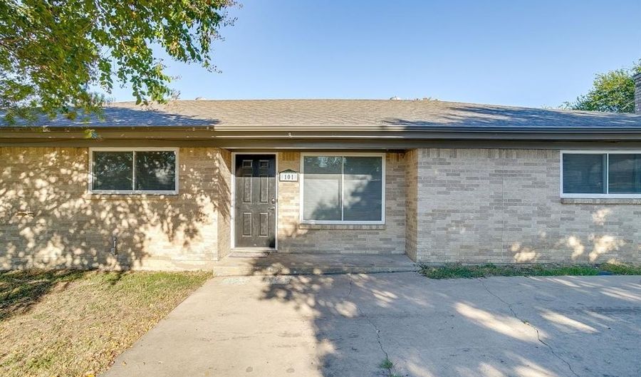 101 Chestnut St, Aledo, TX 76008 - 4 Beds, 2 Bath