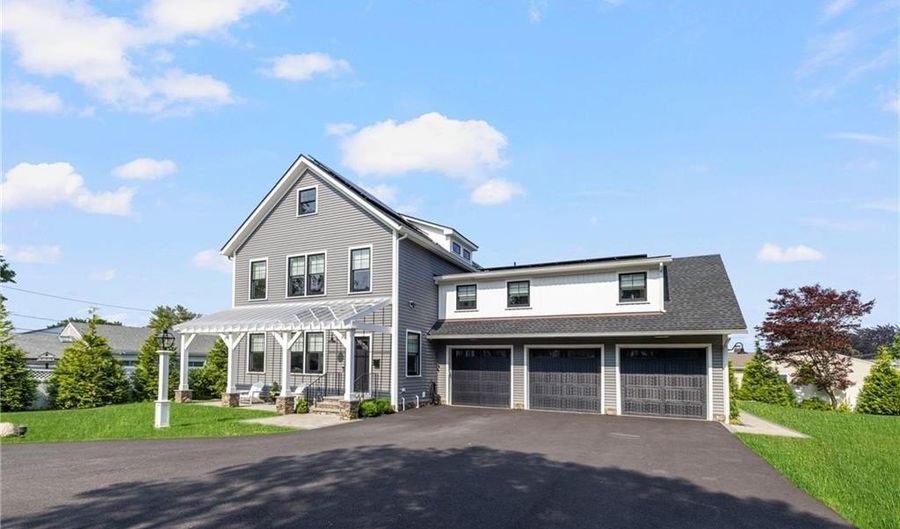 3 Oak St, Middletown, RI 02842 - 3 Beds, 5 Bath