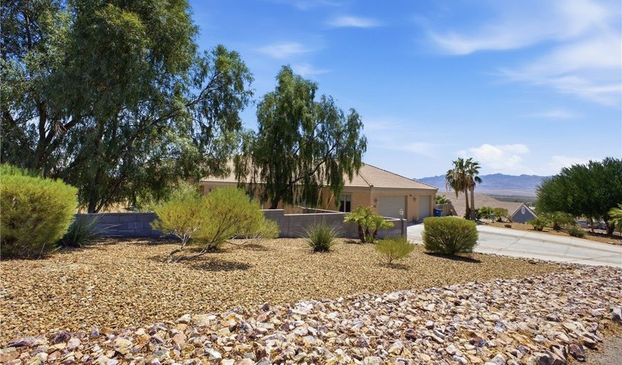 1860 E Marble Canyon Dr, Bullhead City, AZ 86442 - 4 Beds, 4 Bath