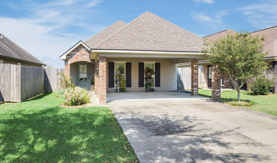 121 Acacia Ln, Abbeville, LA 70510 - 3 Beds, 2 Bath
