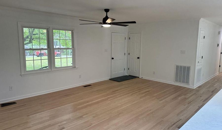 611 E L Ives Dr, Aberdeen, NC 28315 - 3 Beds, 2 Bath