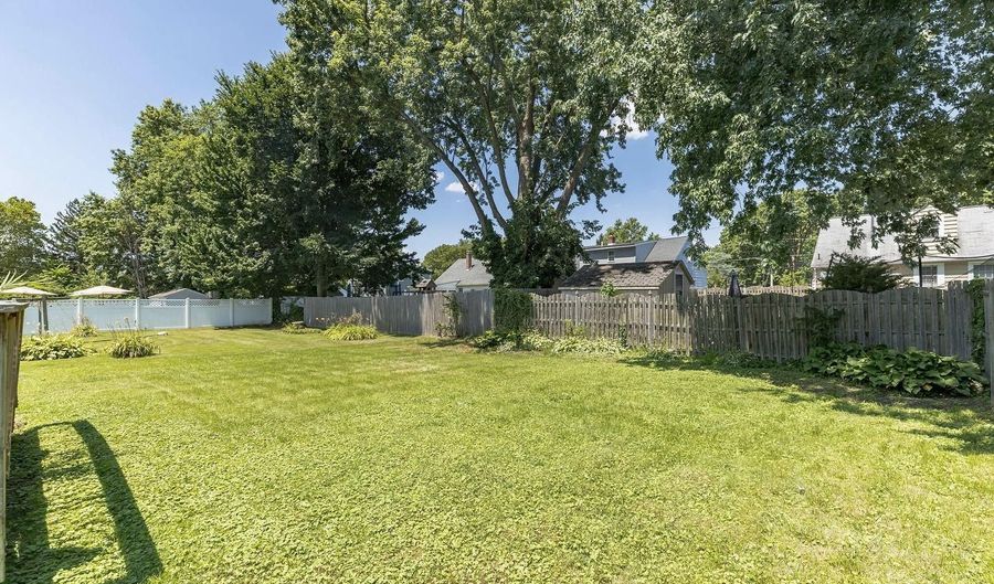 215 W GLOUCESTER Pike, Barrington, NJ 08007 - 4 Beds, 2 Bath