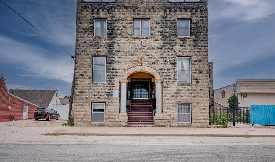 107 E 7th Ave, Arkansas City, KS 67005 - 0 Beds, 0 Bath