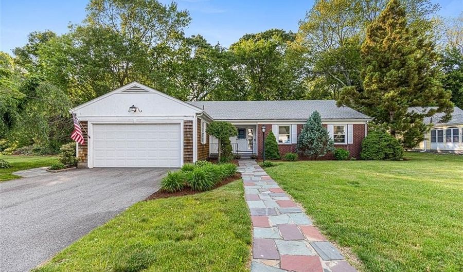 37 Beaumont St, East Providence, RI 02916 - 3 Beds, 2 Bath