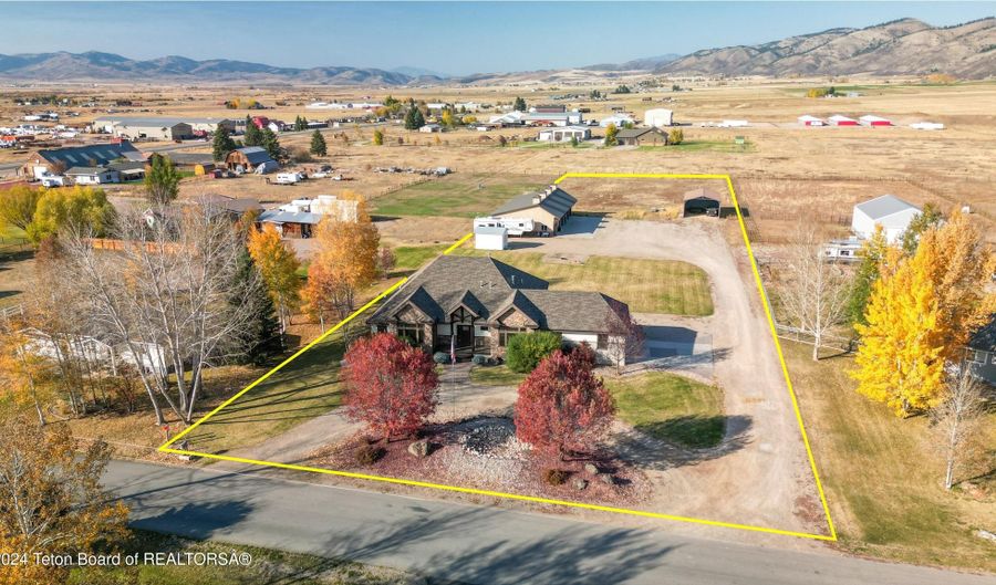 81 TWIN CLIFFS Rd, Afton, WY 83110 - 5 Beds, 4 Bath