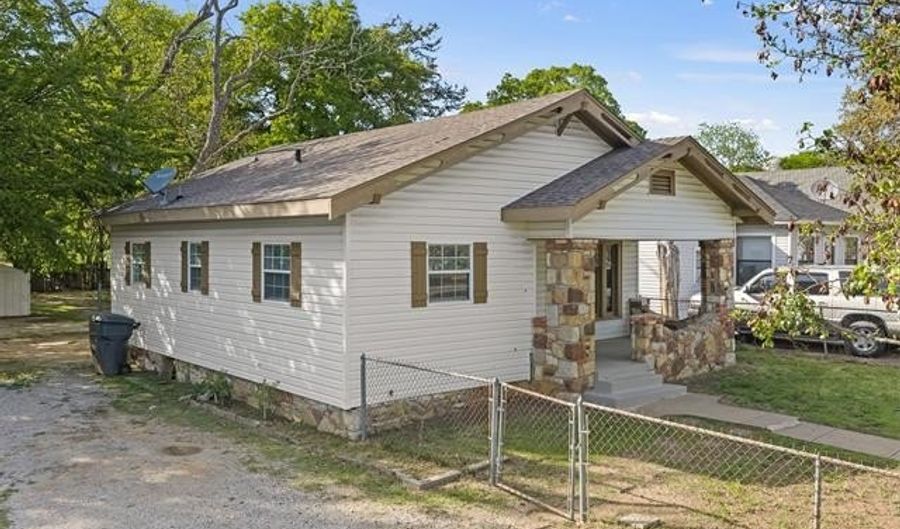 831 C St SE, Ardmore, OK 73401 - 2 Beds, 1 Bath