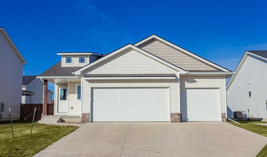 2805 20th St SW, Altoona, IA 50009 - 3 Beds, 2 Bath