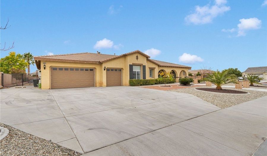 20267 Fuji Ct, Apple Valley, CA 92308 - 4 Beds, 3 Bath